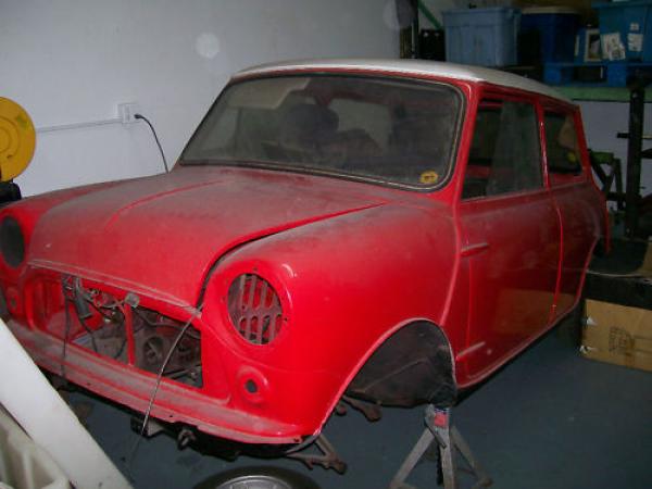 1968 Austin Mini 1000 Front Corner