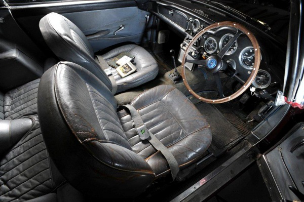 1959-aston-martin-db4-interior