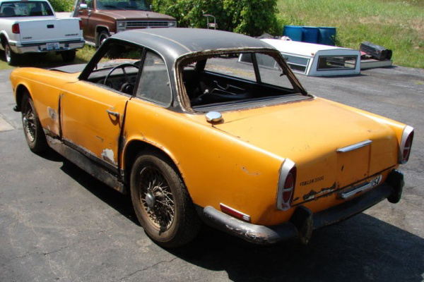 1961-triumph-italia-2000GT-rear