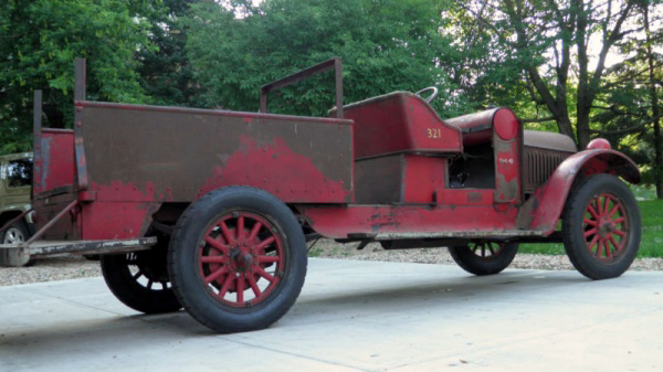 1923-reo-speedwagon-rear-corner