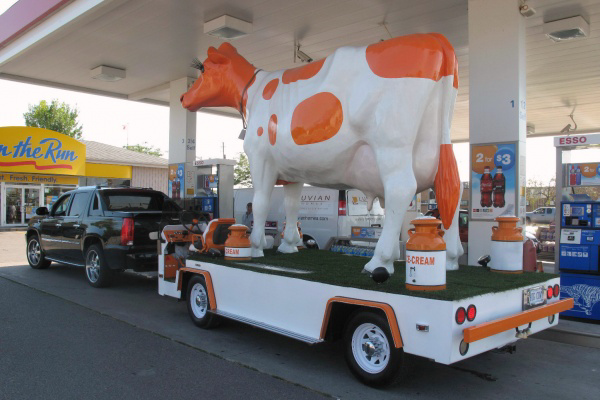 1972-ford-big-cow-truck-filling-up