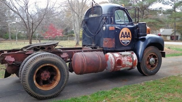 061216 Barn Finds - 1959 Mack B67T - 3