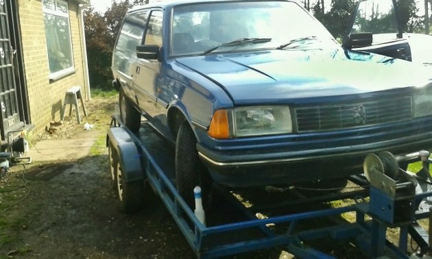 040916 Barn Finds - 19xx Peugeot 305 Van - 2