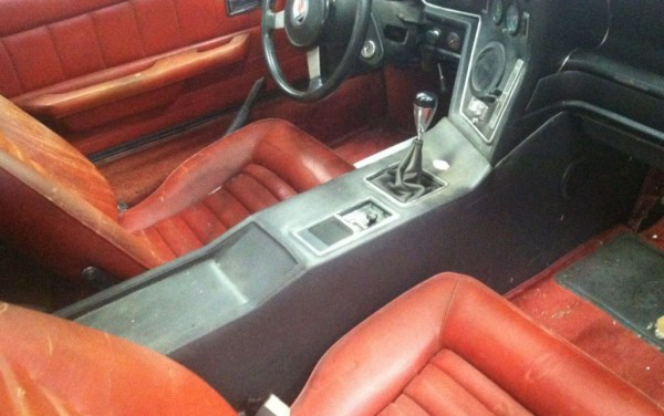 Merak red interior