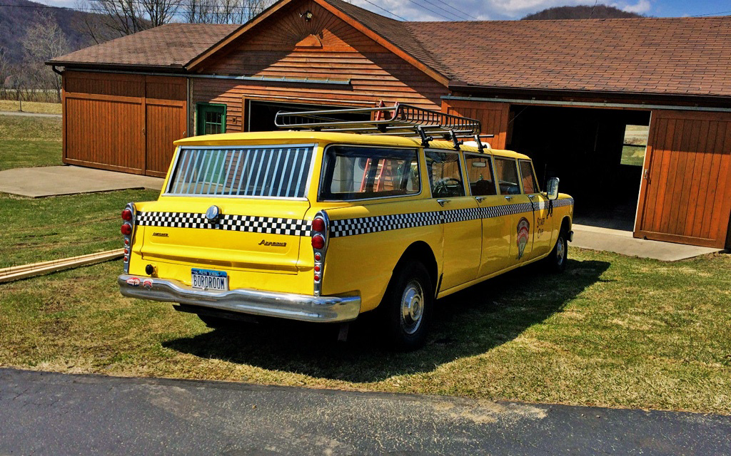 Checker Aerobus