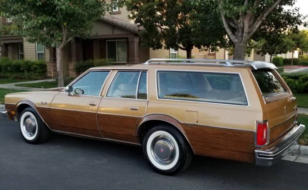 1977 Oldsmobile Vista Cruiser Station Wagon